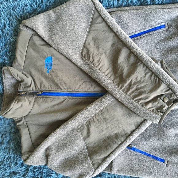 Boys The North Face jacket - Picture 2 of 4